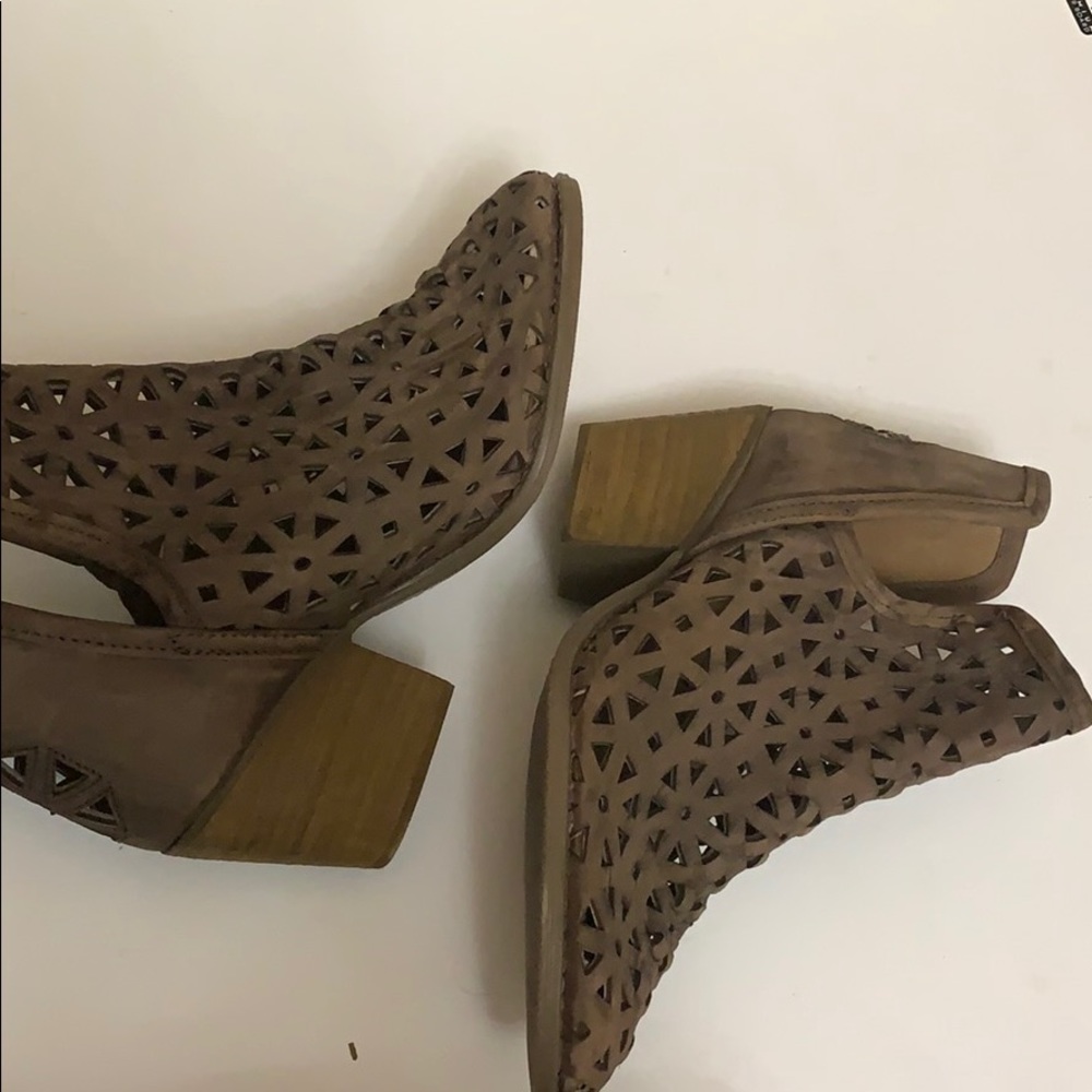 Laser Cut booties Taupe - Picture 8 of 8